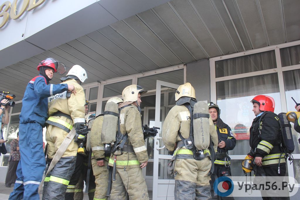 В Оренбурге загорелось здание галереи «Оренбургский пуховый платок»
