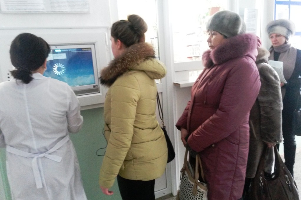 Терминал для записи пациентов к врачу. Фото с официального сайта городской больницы Гая