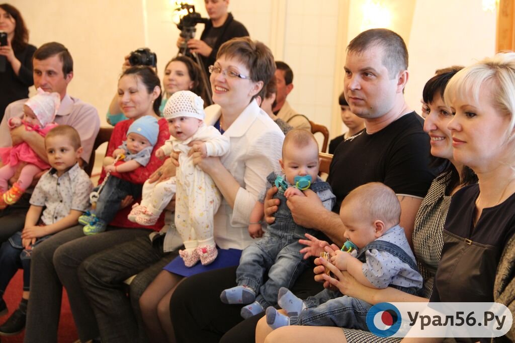 Правительство одобрило меры поддержки родителей, у которых есть дети до полутора лет и которые вынуждены выйти на работу