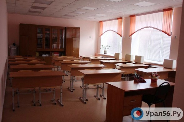 Не сдержал эмоции: В Оренбурге учитель математики ударил 8-классника