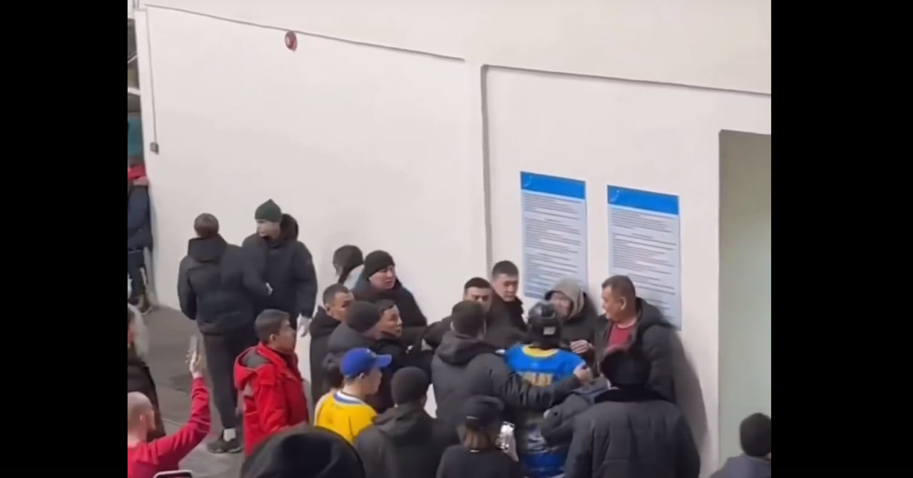 Скриншот видеозаписи драки