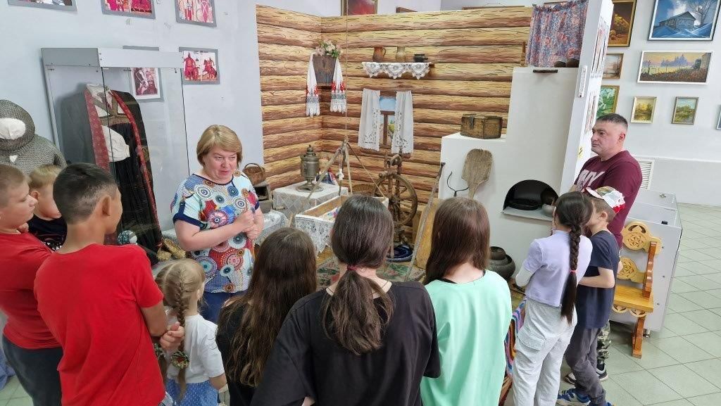 Экскурсия для многодетной семьи. Фото: правительство Оренбургской области