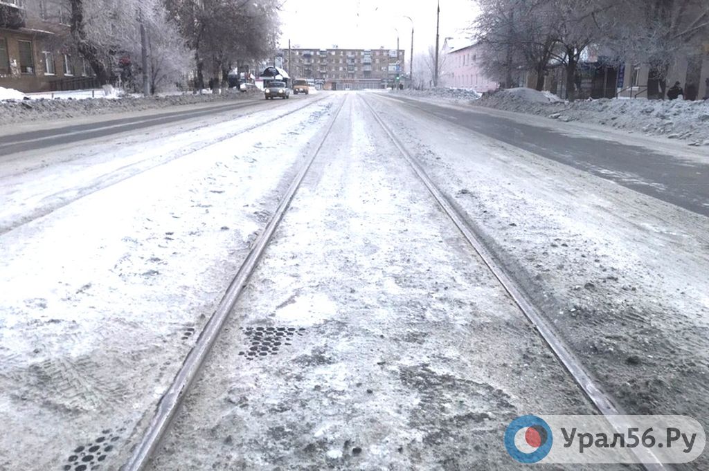 Трамвайные рельсы на улице Краматорской в Орске, 14.02.2019