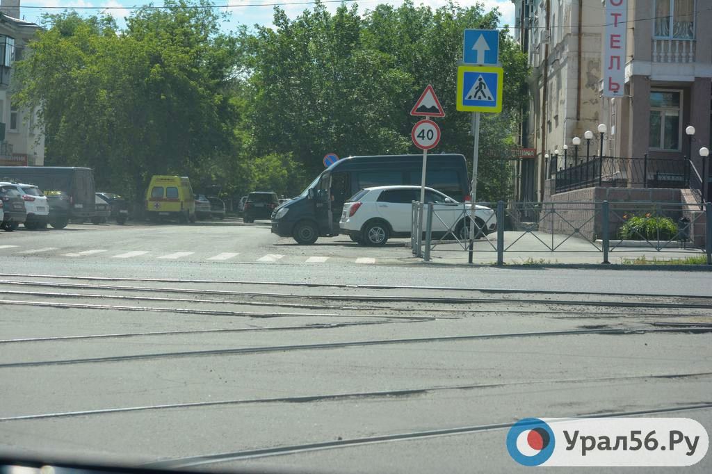 Перекресток ул. Нефтяников и пр. Ленина. Орск, фото из архива