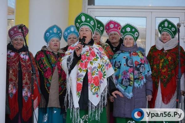 В Орске митинг в честь 5-летия присоединения Крыма завершился песнями