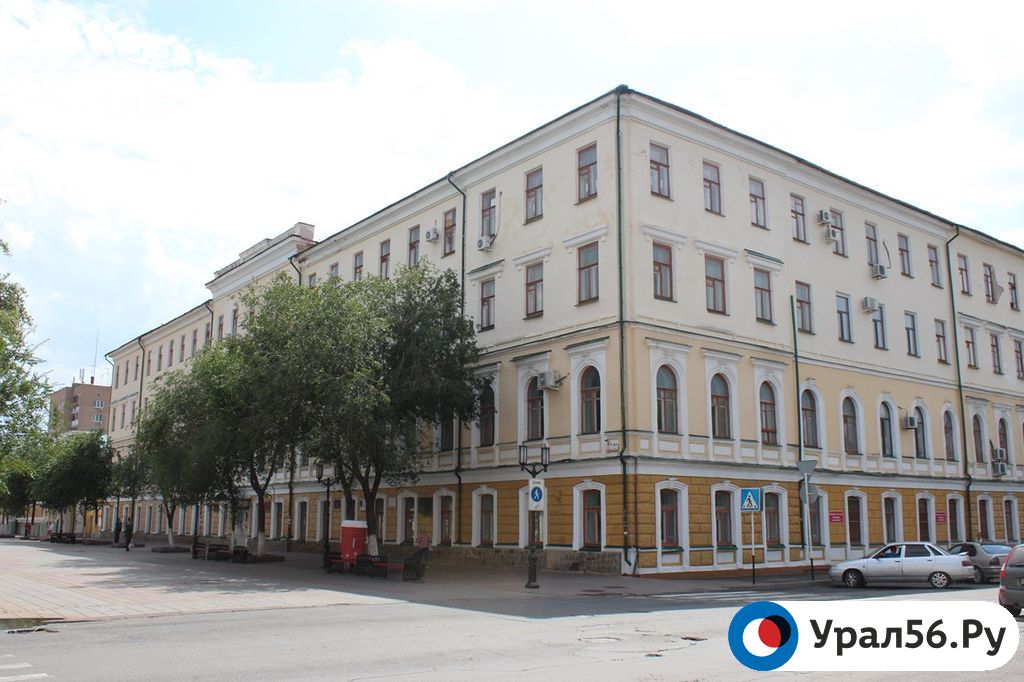 В вузах Оренбурга бюджетные места сокращаются, стоимость обучения растет