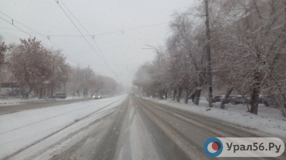 Снегоуборочная техника в Орске выйдет на дороги и тротуары города после окончания снегопада и часа пик