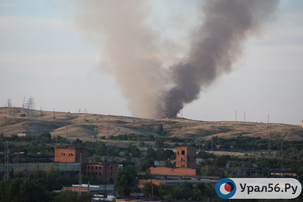 Пожар в Орске: столб дыма видно с разных точек города