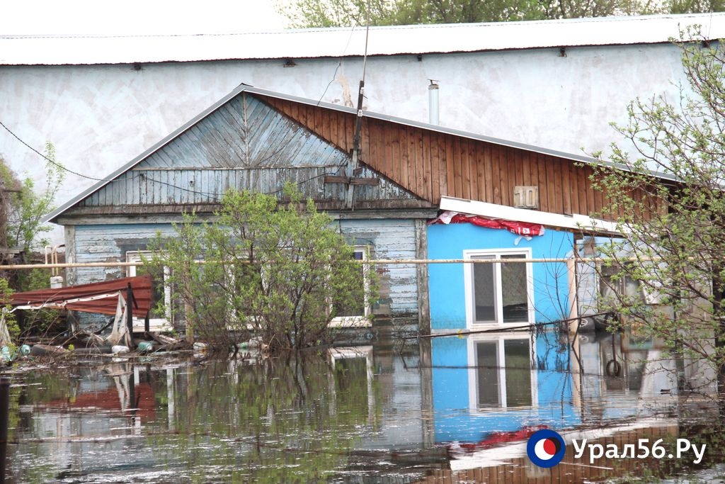 Затопленные дома в Оренбурге. Фото из архива