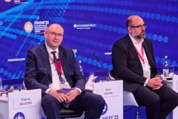 Евгений Солнцев на ПМЭФ-2025. Источник: Региональное правительство