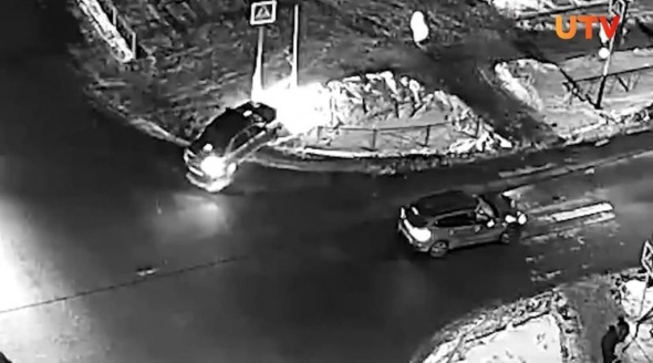 Момент ДТП в Оренбурге, в котором пострадали 3-месячный ребенок и женщина, попали на камеры наблюдения (видео)