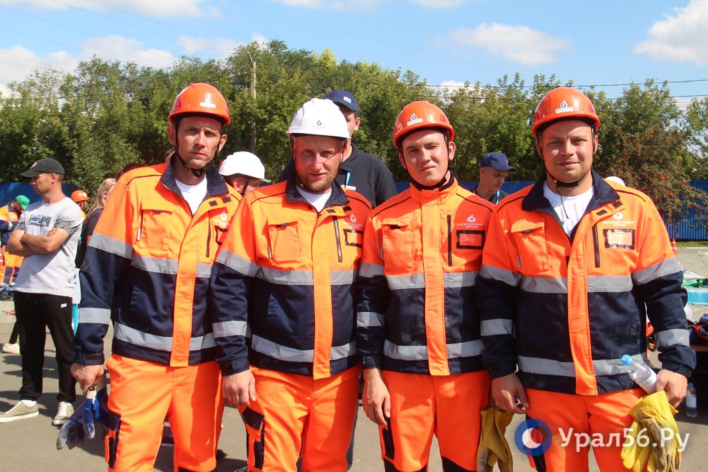 Команда из Воронежа на Межрегиональном конкурсе профессионального мастерства «Мастер-2025» (Оренбург)