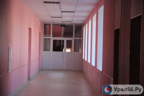 Выделят более 65 млн руб на ремонт сельских спортзалов Оренбургской области: обновление душевых и туалетов, антивандальная покраска стен и травмобезопасное напольное покрытие