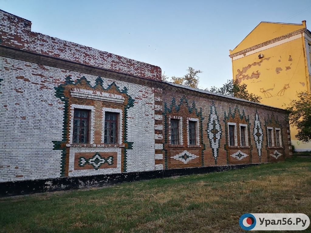 Памятник архитектуры 19 века «Степной цейхгауз» в Оренбурге. Фото из архива