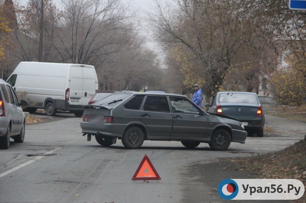 В Орске столкнулись Mazda СX-5 и ВАЗ-2114