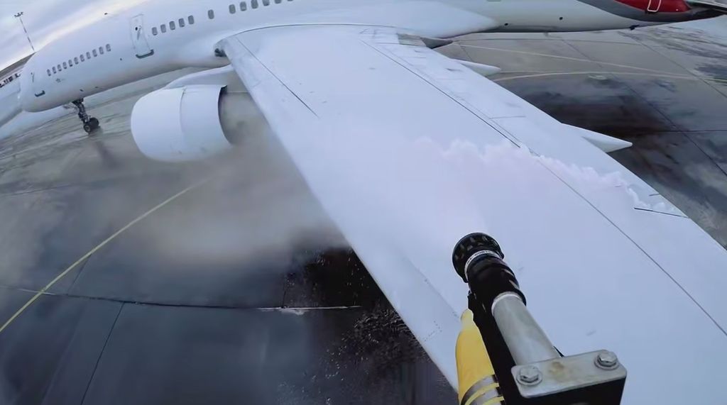 Стоп-кадр из видеоролика аэропорта Оренбурга