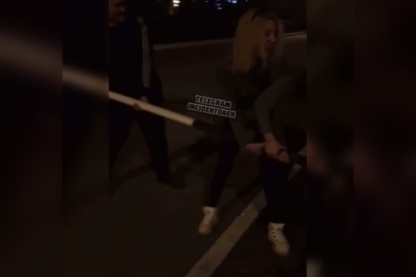 В Оренбурге подростки выложили в соцсети видео, как ночью ломают дорожные знаки (видео)