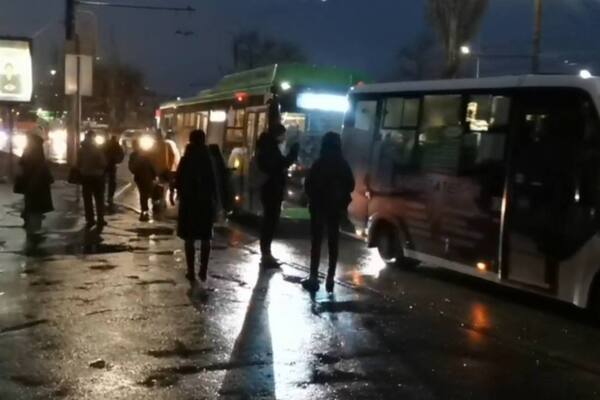 Обстановка на остановке «Салют». Источник: Администрация Оренбурга