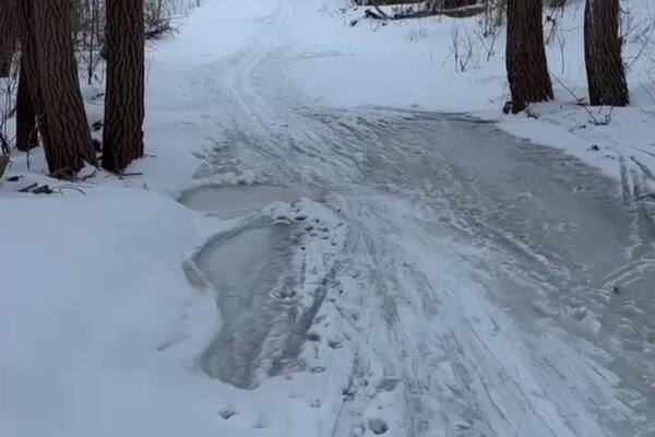 Вода на лыжной трассе 25 февраля 2025 года. Стоп-кадр из видео