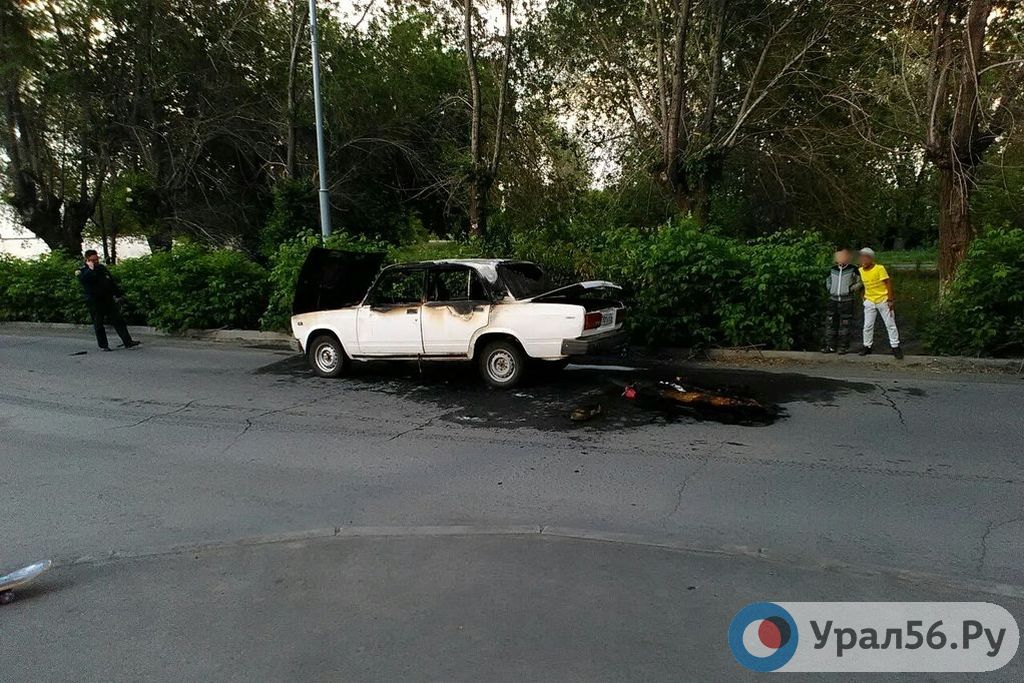 У жителя Орска сгорел автомобиль, купленный за 18 часов до этого
