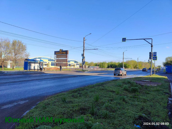Жители Южного микрорайона Оренбурга вновь пожаловались на неработающий светофор у новой школы