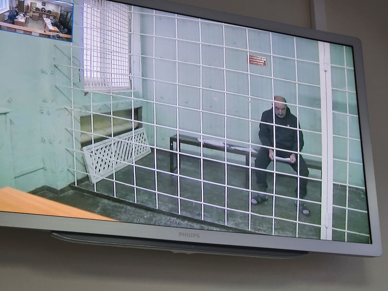 Обвиняемый глава Нежинского сельсовета присутствовал на заседании по ВКС. Фото пресс-службы суда 