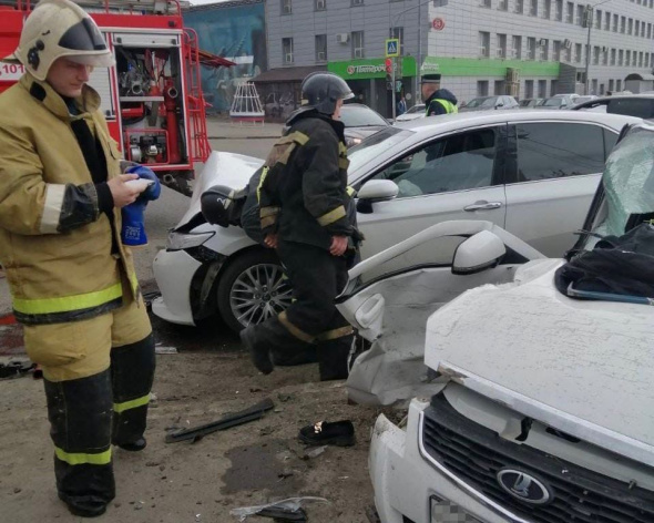 В полиции рассказали подробности ДТП с участием двух легковых автомобилей на пр. Победы в Оренбурге (видео)