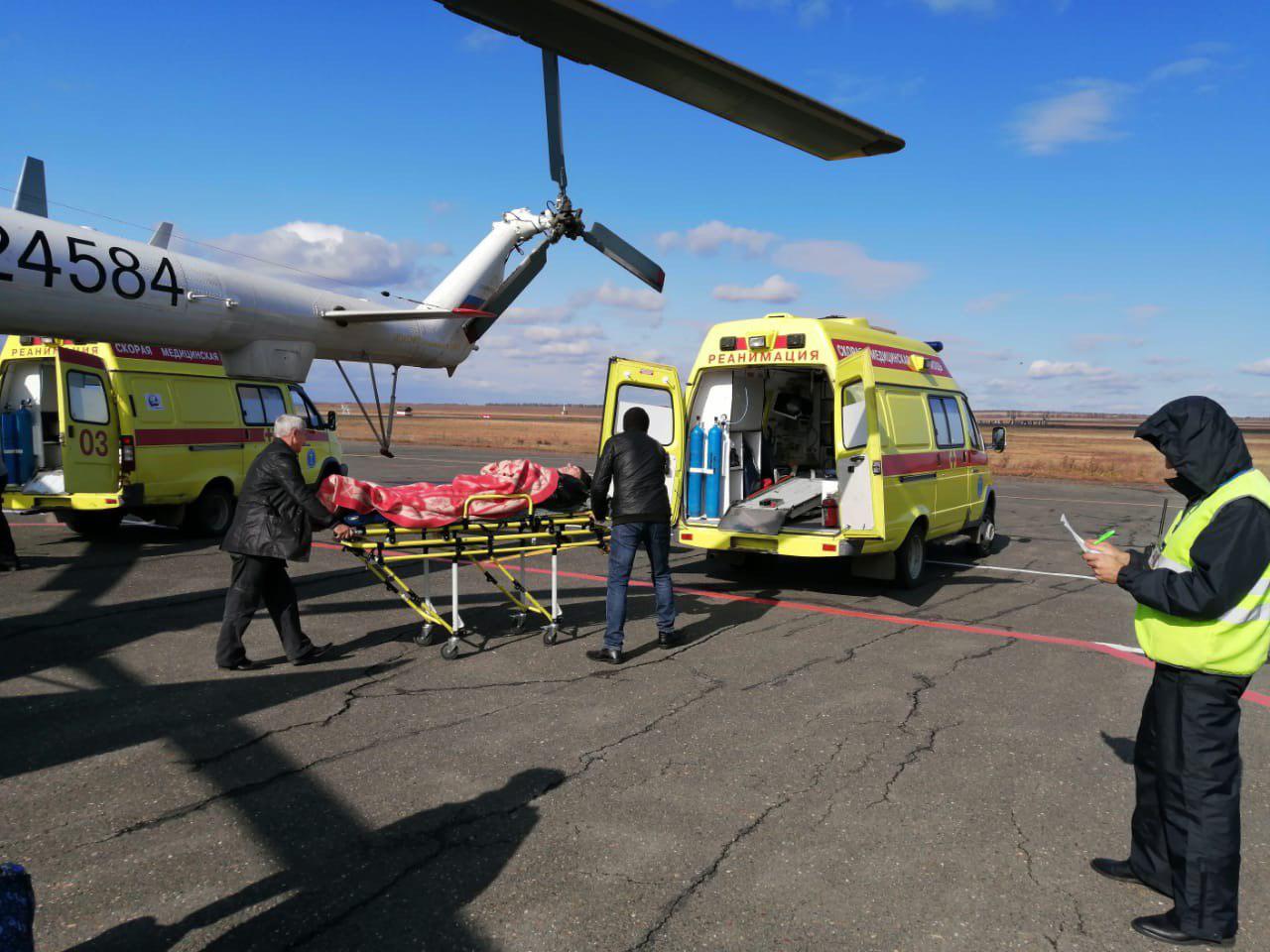 2 пациентов были перевезены на вертолете санавиации из Орска в Оренбург, фото: Минздрав