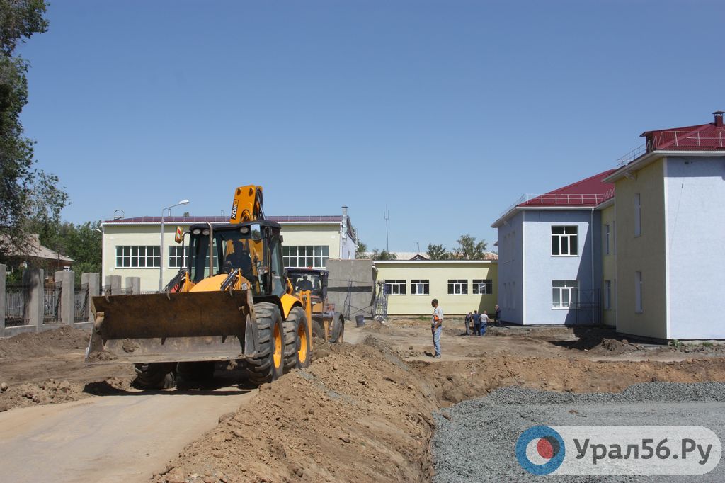 Территория около школы № 31. Орск, 05.06.2019