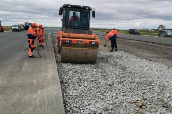 Минстрой опубликовал фото ремонта полосы в аэропорту Орска