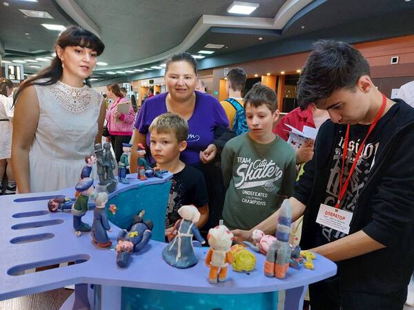 Участники показа. Источник: Правительство Оренбургской области