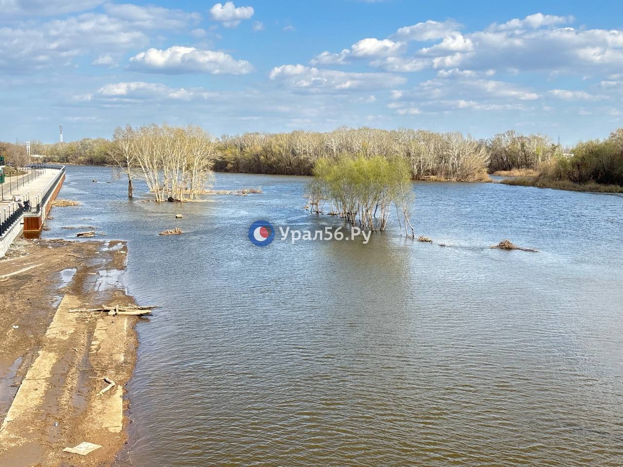 Урал в Оренбурге, апрель 2025 года