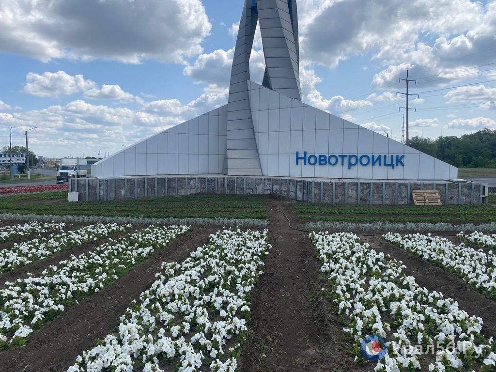 Стела на круговом движении Орск - Новотроицк - Оренбург