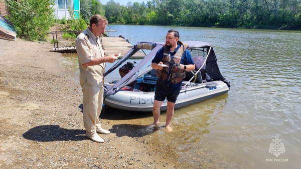 Работа инспекторов на пляже. Источник: МЧС России по Оренбургской области