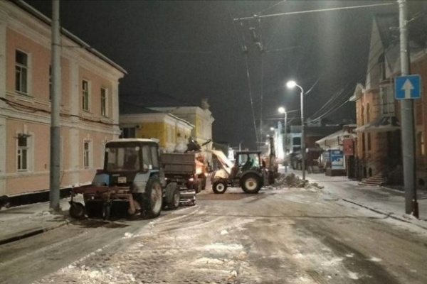 Ликвидация снега. Источник фото: пресс-служба администрации Оренбурга