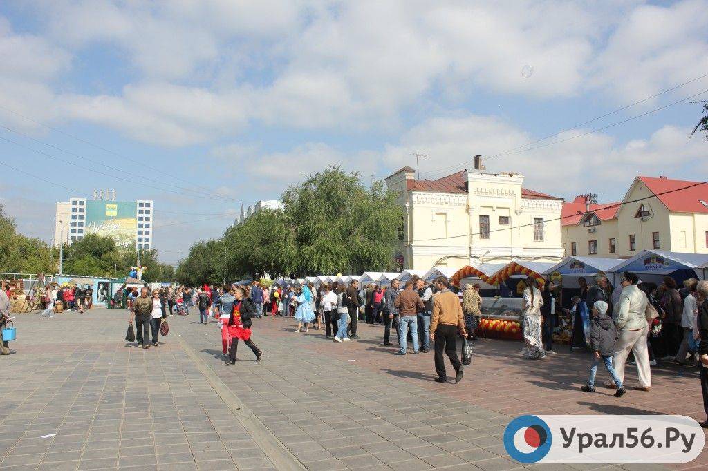 Ярмарка на площади «Атриум»