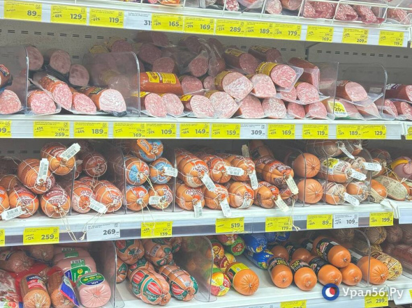 Салаты и мандарины: сколько в Оренбургской области будет стоить новогодний стол?