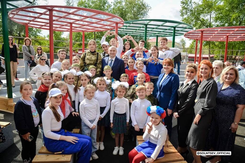 Евгений Солнцев в лагере «Юность». Фото: правительство области