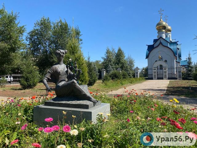 Одна из скульптур в Оренбурге, фото из архива
