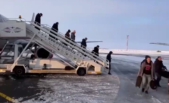 В аэропорту Оренбурга вылет самолета в Москву был задержан на 7 часов