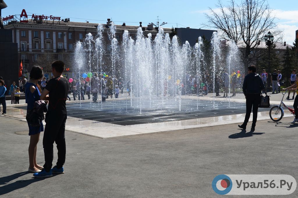 Комсомольская площадь в орске