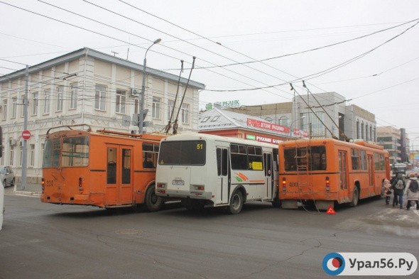 В Оренбурге водители автобусов отказывают принимать оплату банковской картой