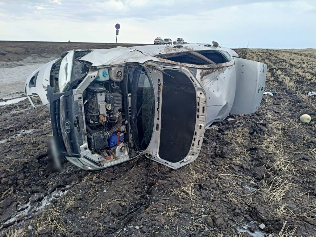 Перевернувшийся автомобиль. Фото: УМВД РФ по Оренбургской области
