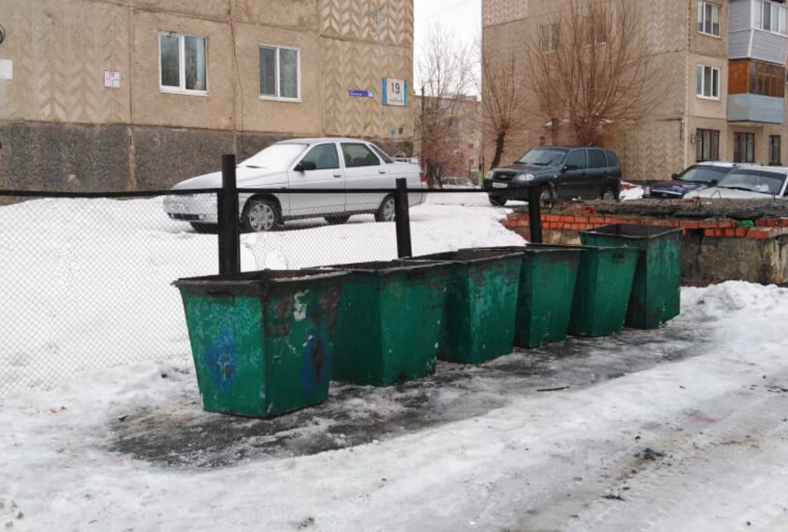 В Новотроицке проходят рейды по проблемным контейнерным площадкам
