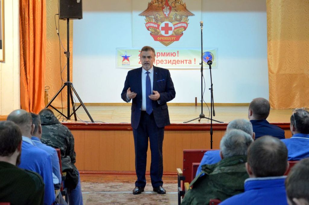 Вице-премьер Дмитрий Кулагин выступает с речью. Источник: ТГ-канал аппарата губернатора и правительства Оренбургской области