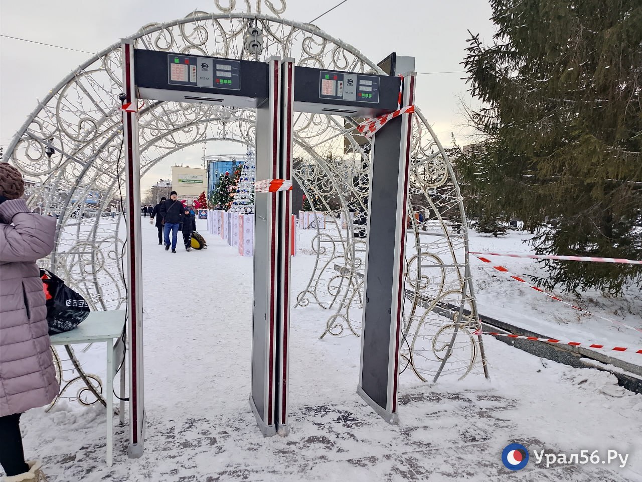 Рамка на Комсомольской площади в Орске