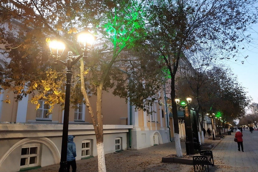 Подсветка на улице Советской, фото: @lysenok