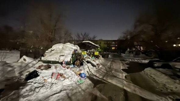 Сначала снег, потом мусор: в ООО «Природа» рассказали, почему в Оренбурге 3 недели не вывозят отходы