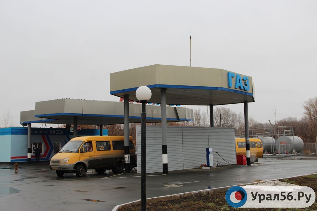Одна из заправок в Оренбургской области, фото  из архива