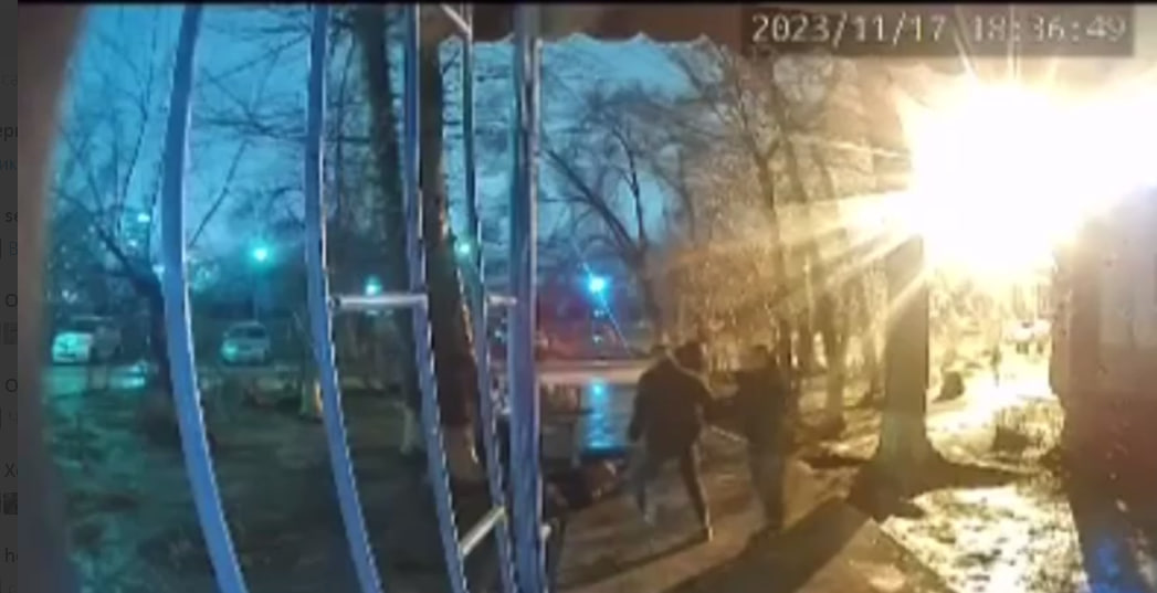 Стоп-кадр из видео драки в Ясном